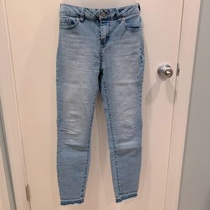 Artisan NY Ankle cropped Blue Jeans, Size 4